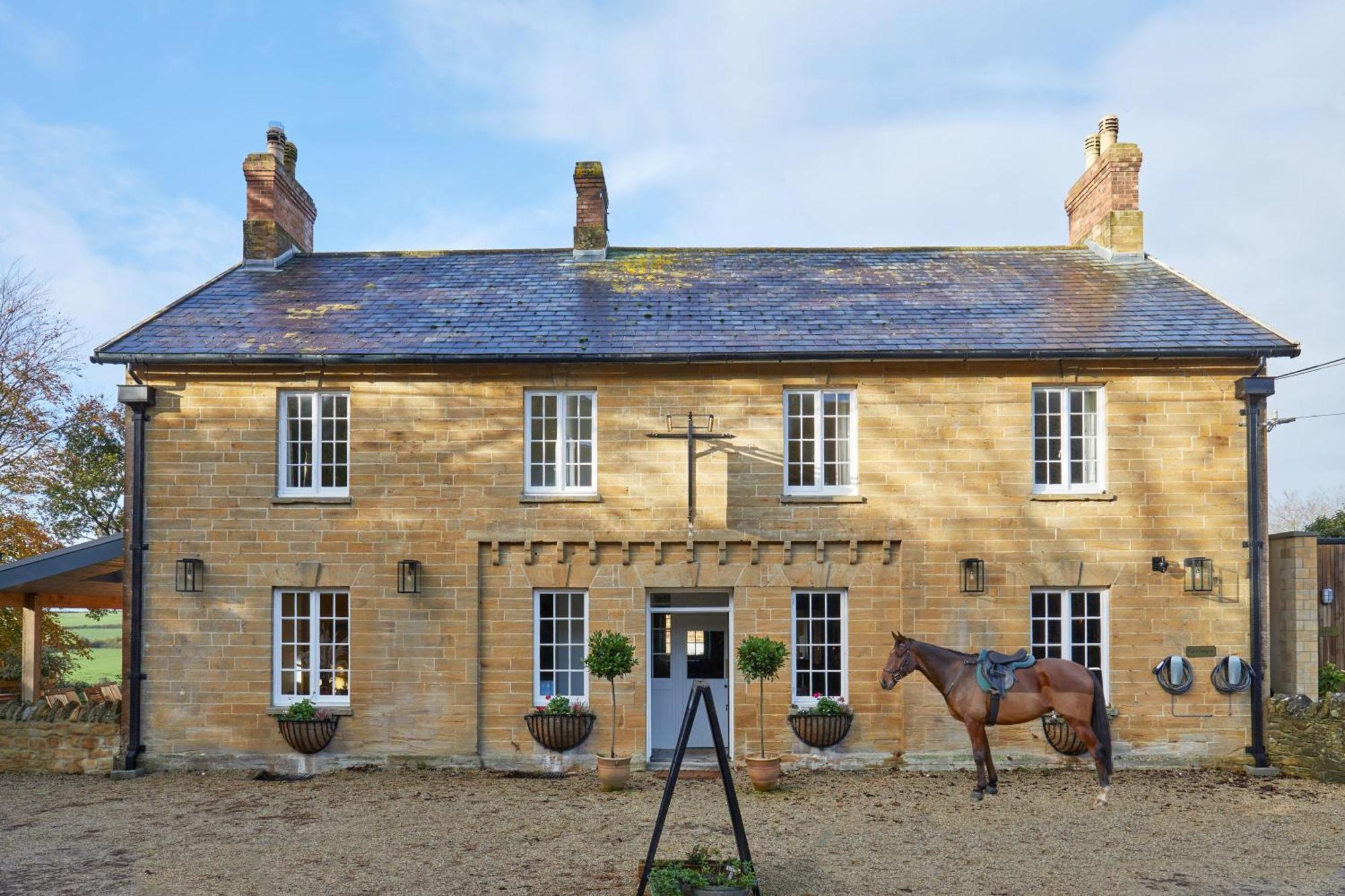 The Queens Arms Poyntington Exterior foto